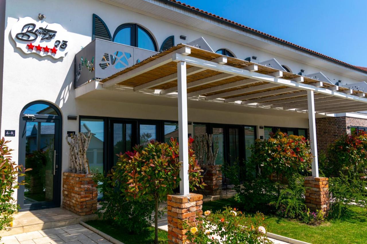 Hotel Boutique 23 Douăzeci şi Trei August Exterior foto