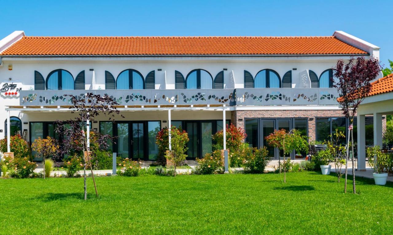 Hotel Boutique 23 Douăzeci şi Trei August Exterior foto