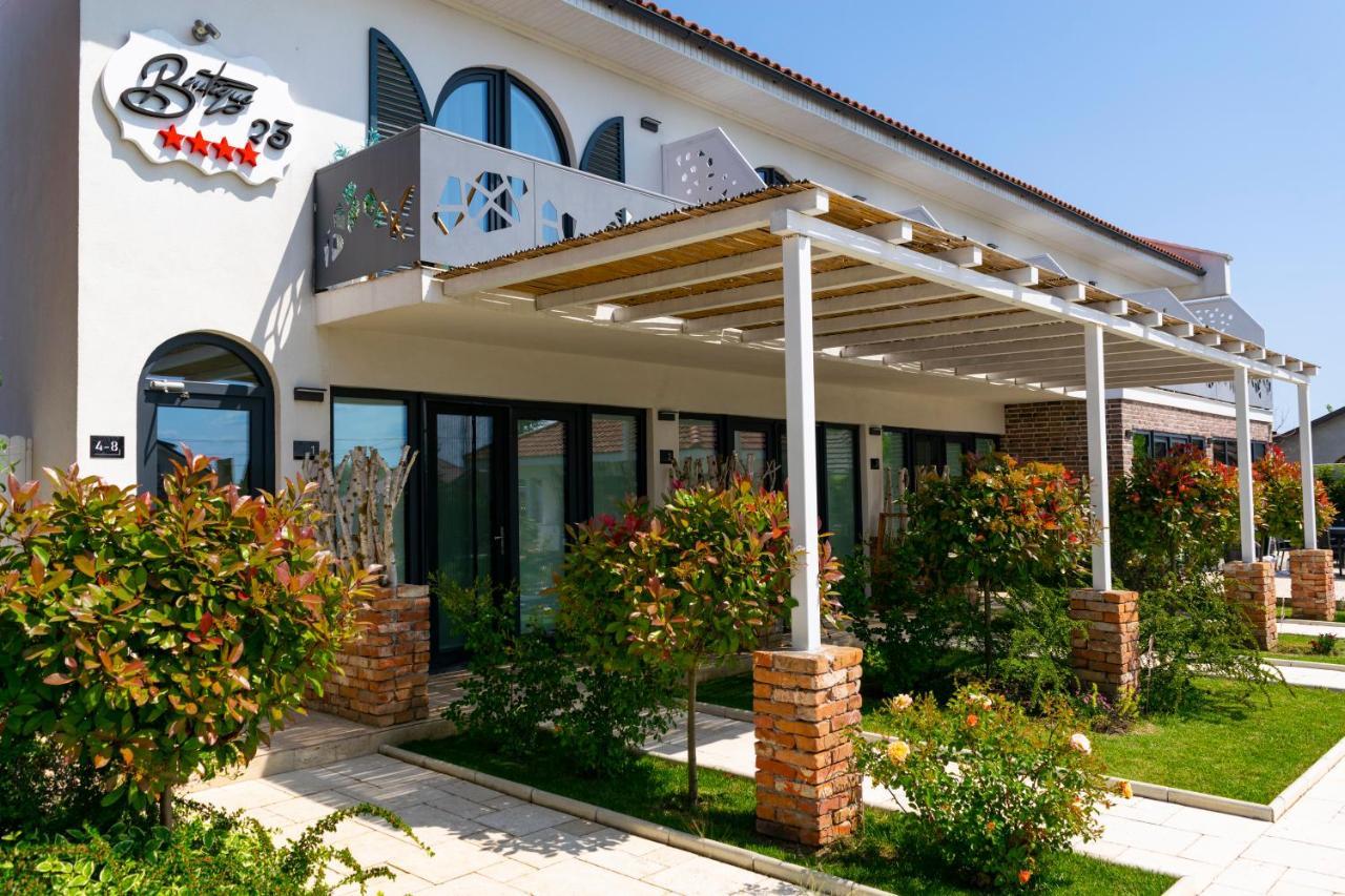 Hotel Boutique 23 Douăzeci şi Trei August Exterior foto