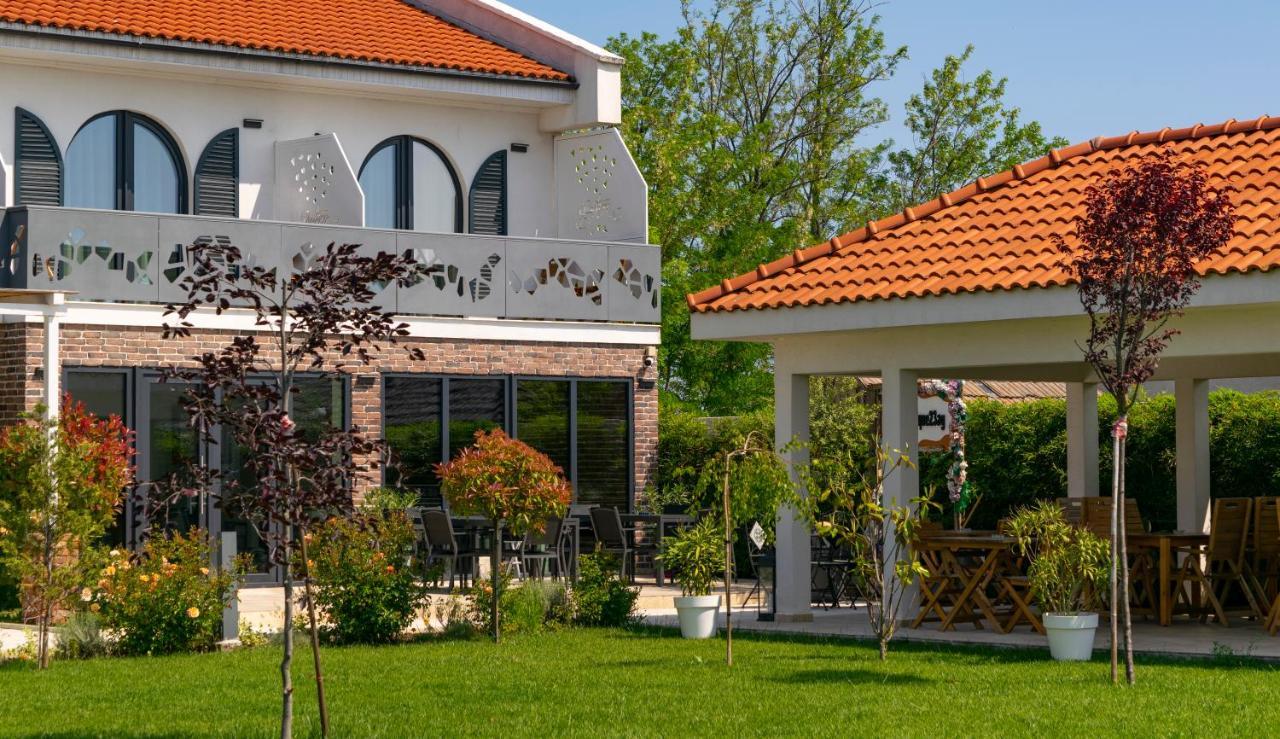 Hotel Boutique 23 Douăzeci şi Trei August Exterior foto